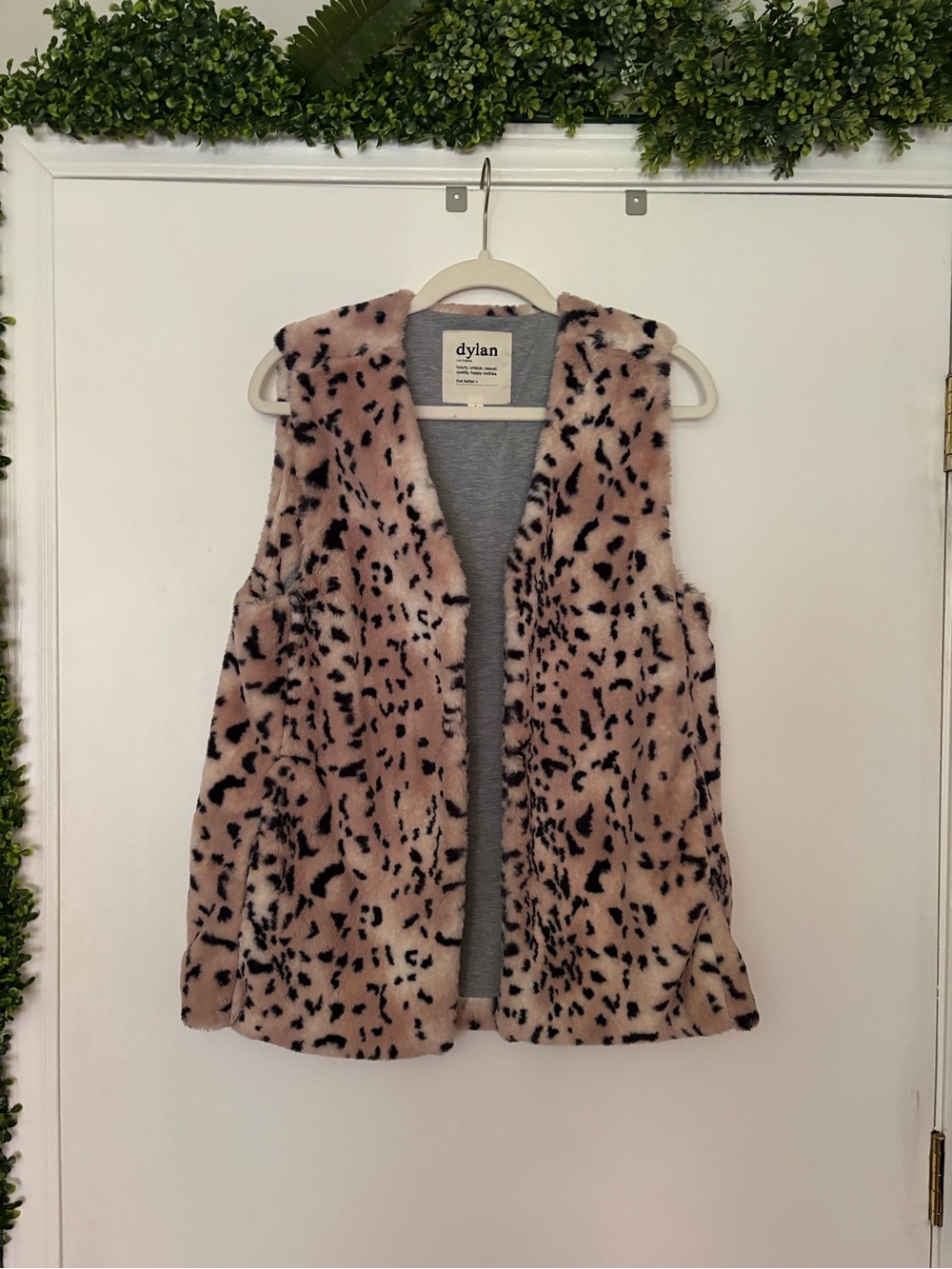 dylan pink leopard cheetah faux fur vest S